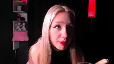 Snapshot of lyra_vie1 chatting on 07/13/26, 05:16 Lyra 3 online show from 07/13/26, 05:16