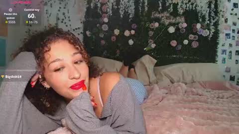 Snapshot of lyracovee chatting on 06/15/26, 12:24 Lyra online show from 06/15/26, 12:24
