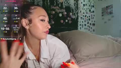 Snapshot of lyracovee chatting on 06/20/26, 12:25 Lyra online show from 06/20/26, 12:25