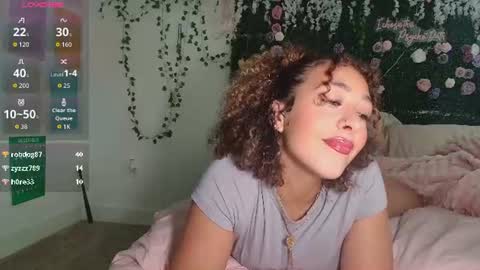 Snapshot of lyracovee chatting on 06/24/26, 12:31 Lyra online show from 06/24/26, 12:31