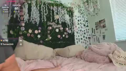 Snapshot of lyracovee chatting on 07/05/26, 12:17 Lyra online show from 07/05/26, 12:17