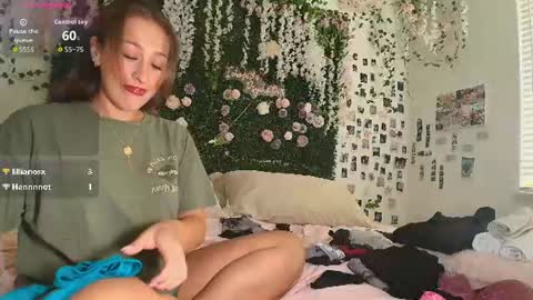 Snapshot of lyracovee chatting on 07/13/26, 12:24 Lyra online show from 07/13/26, 12:24