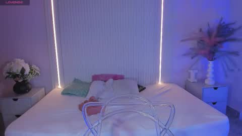 lyrafrost5 online show from 03/12/26, 05:24