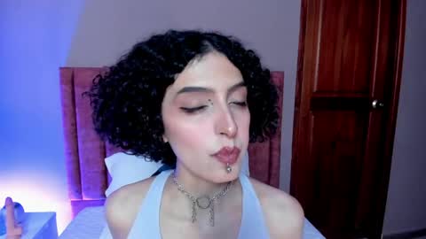 Snapshot of lyravendrell chatting on 04/24/26, 02:03 Lyravendrell online show from 04/24/26, 02:03