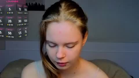 Snapshot of lyucy chatting on 08/09/26, 08:36 Julie online show from 08/09/26, 08:36