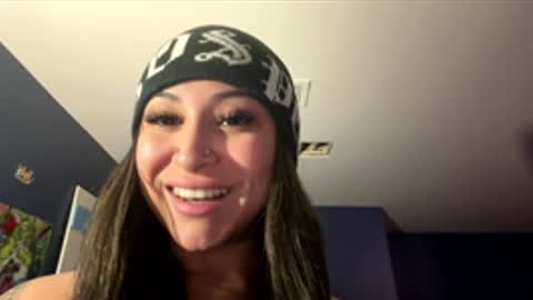 Snapshot of lyugreen777 chatting on 12/16/25, 05:23 Lyu Baby online show from 12/16/25, 05:23