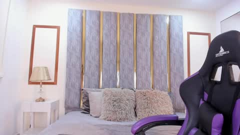 Lizzy smith  online show from 03/11/25, 01:59