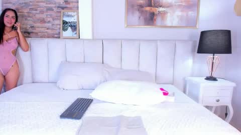 Lizzy smith  online show from 11/12/25, 09:03