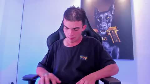 Snapshot of m0ntana777 chatting on 11/28/25, 02:42 m0ntana777 online show from 11/28/25, 02:42