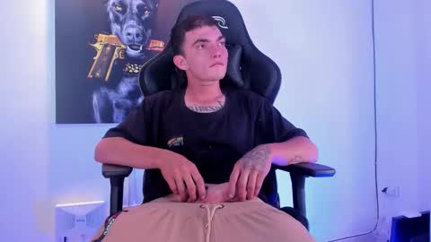 Snapshot of m0ntana777 chatting on 11/29/25, 09:51 m0ntana777 online show from 11/29/25, 09:51