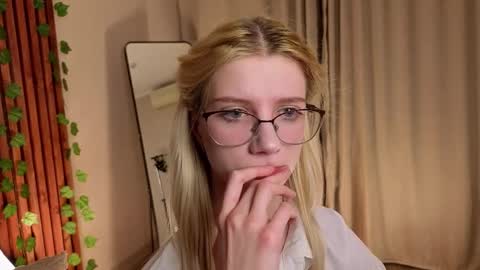 Snapshot of m1aforever chatting on 04/09/26, 04:56 catch me on tue 10am-5pm wed 3am-10am fri 3am-5pm sat 10am-5pm sun 10am-5pm online show from 04/09/26, 04:56