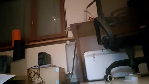 Snapshot of m1guele chatting on 12/19/25, 10:28 Fucklover online show from 12/19/25, 10:28