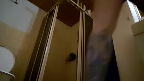 Snapshot of m1guele chatting on 01/11/26, 08:14 Fucklover online show from 01/11/26, 08:14