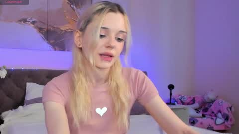 Snapshot of m1m1_angels chatting on 04/08/26, 12:43 Mimi GTM1 0200am-0945am Mon Tue Wed Thu Fri online show from 04/08/26, 12:43