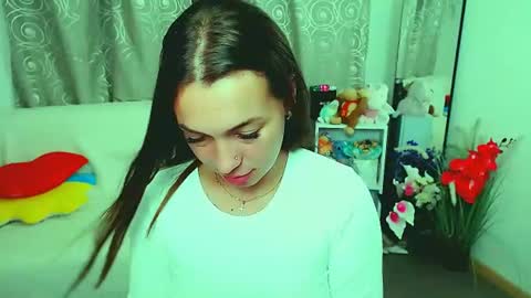 Snapshot of m_vikki chatting on 06/27/26, 01:17 Vikki online show from 06/27/26, 01:17