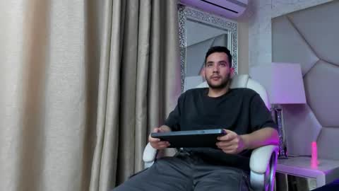 Snapshot of maatt_de_luca chatting on 09/11/25, 05:57 Matt De Luca online show from 09/11/25, 05:57