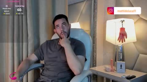 Snapshot of maatt_de_luca chatting on 10/29/25, 05:47 Matt De Luca online show from 10/29/25, 05:47