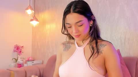 Snapshot of maca_bloom chatting on 10/15/25, 11:43 Maca online show from 10/15/25, 11:43