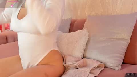 Snapshot of maca_bloom chatting on 10/27/25, 12:09 Maca online show from 10/27/25, 12:09