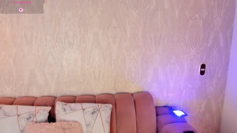 Snapshot of maca_bloom chatting on 10/28/25, 11:36 Maca online show from 10/28/25, 11:36