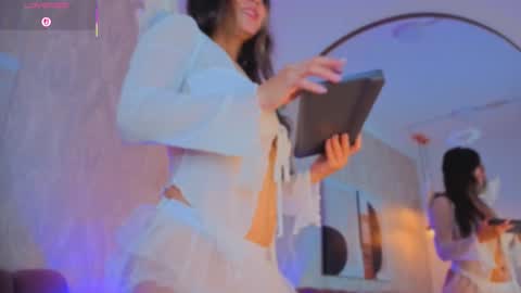 Snapshot of maca_bloom chatting on 10/31/25, 11:33 Maca online show from 10/31/25, 11:33