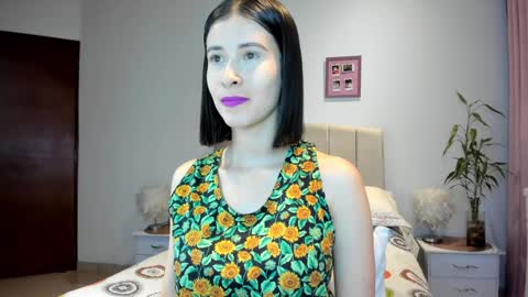 Snapshot of macarena_vallejo_ chatting on 12/18/24, 02:53 Macarena online show from 12/18/24, 02:53