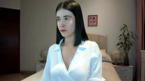 Snapshot of macarena_vallejo_ chatting on 04/14/26, 02:39 Macarena online show from 04/14/26, 02:39