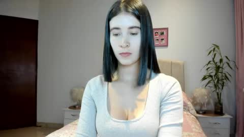 Snapshot of macarena_vallejo_ chatting on 04/22/26, 01:30 Macarena online show from 04/22/26, 01:30