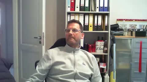 macfly67 online show from 12/24/24, 02:33