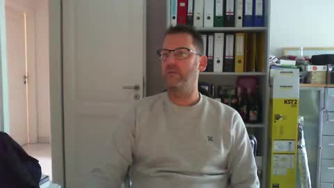 macfly67 online show from 11/10/25, 12:37