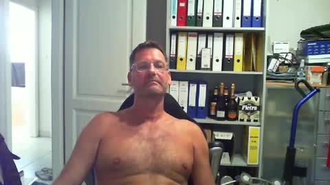 Snapshot of macfly67 chatting on 07/12/26, 02:41 macfly67 online show from 07/12/26, 02:41