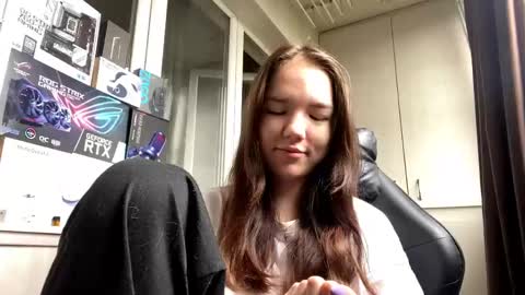 Snapshot of machellebazaldua chatting on 05/10/26, 05:01 Mila online show from 05/10/26, 05:01