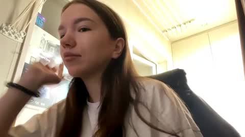 Snapshot of machellebazaldua chatting on 05/11/26, 05:02 Mila online show from 05/11/26, 05:02