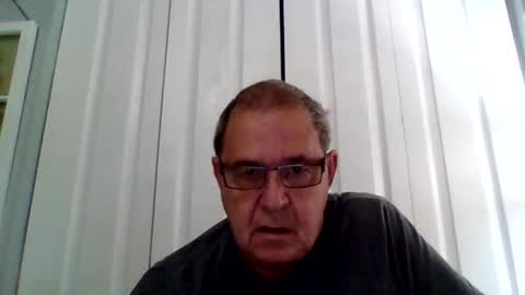 Snapshot of machet1 chatting on 11/15/25, 02:57 machet1 online show from 11/15/25, 02:57