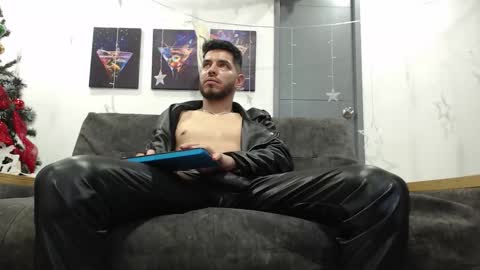 instagram mackdanielsx online show from 12/17/25, 02:28