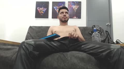 instagram mackdanielsx online show from 02/11/26, 08:36