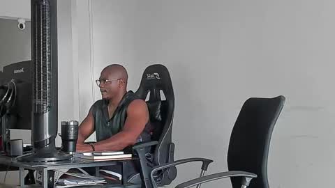 Snapshot of mackbig_dick2 chatting on 09/27/25, 07:08 MACKBIG DICK im a damn dominant I like ATMs INSTAGRAM Edwinaragonc online show from 09/27/25, 07:08