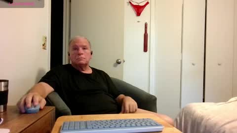 mackdocc001 online show from 04/28/26, 02:11