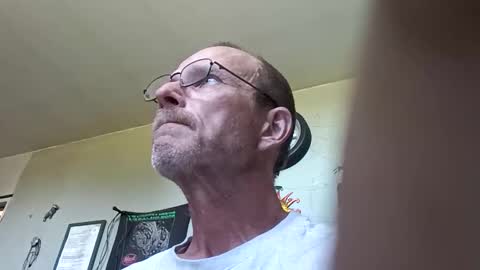 Snapshot of mackdog1369 chatting on 05/11/26, 10:40 mackdog1369 online show from 05/11/26, 10:40