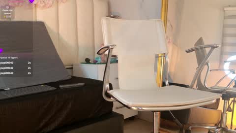 Snapshot of mackenize chatting on 09/09/25, 11:15 Carolina online show from 09/09/25, 11:15