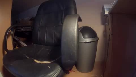 Snapshot of mackenss20 chatting on 11/11/25, 11:21 Makan online show from 11/11/25, 11:21