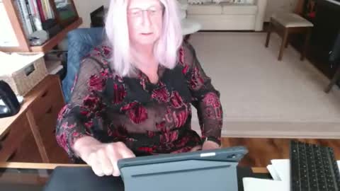 Snapshot of maclan7 chatting on 05/18/26, 02:01 Deanne online show from 05/18/26, 02:01