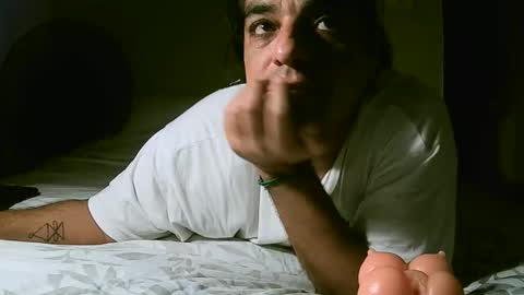 Snapshot of mad_masturbador_45 chatting on 11/16/25, 12:33 Cris B online show from 11/16/25, 12:33