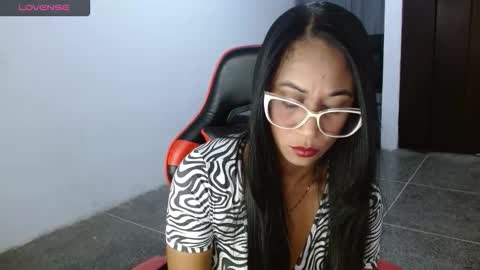 Snapshot of madam_klauss chatting on 01/05/26, 10:13 EMILY online show from 01/05/26, 10:13