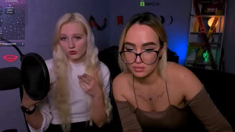 Snapshot of madam_ulis chatting on 10/24/25, 01:40 Ulis online show from 10/24/25, 01:40