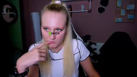 Snapshot of madam_ulis chatting on 11/27/25, 02:19 Ulis online show from 11/27/25, 02:19