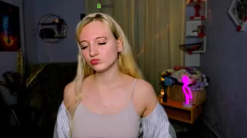 Snapshot of madam_ulis chatting on 03/13/26, 12:12 Ulis online show from 03/13/26, 12:12