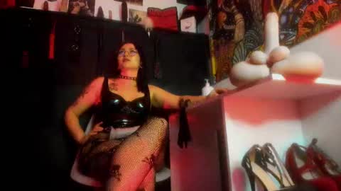 Snapshot of madame_ibby chatting on 07/27/26, 06:31 madame ibby online show from 07/27/26, 06:31