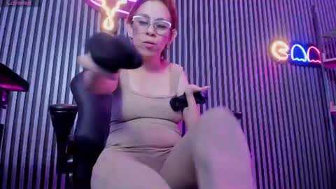 Snapshot of madame_mature1 chatting on 06/15/26, 04:31 Madame online show from 06/15/26, 04:31