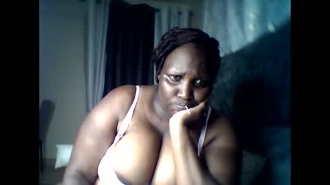 Snapshot of madame_pleasure40 chatting on 05/10/26, 02:39 madame_pleasure40 online show from 05/10/26, 02:39
